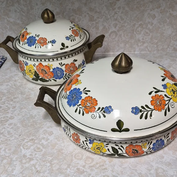 Decorative Floral Enamel Casserole Dish with Lid - Cream, Orange & Blue - Picture 1 of 7